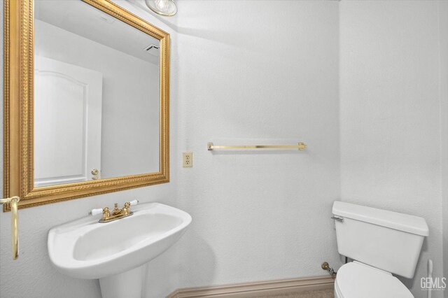 7601 Live Oak Way, Bakersfield, CA 93308 - bathroom featuring toilet and a sink