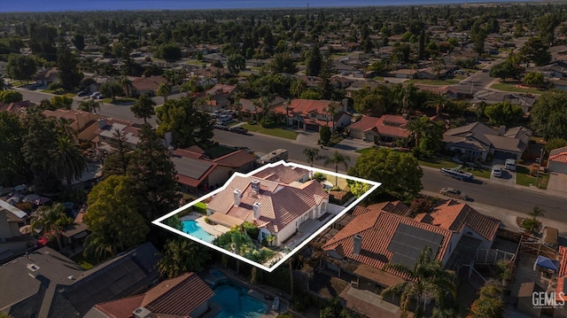 7601 Live Oak Way, Bakersfield, CA 93308 - aerial view of residential area featuring a pool and property parcel outlined