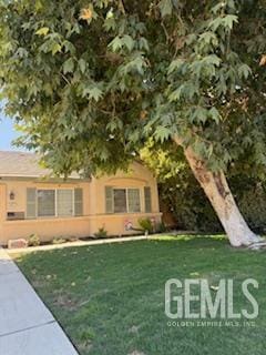 10011 Grand View Summit Dr, Bakersfield, CA 93311 - view of front of property featuring a front yard