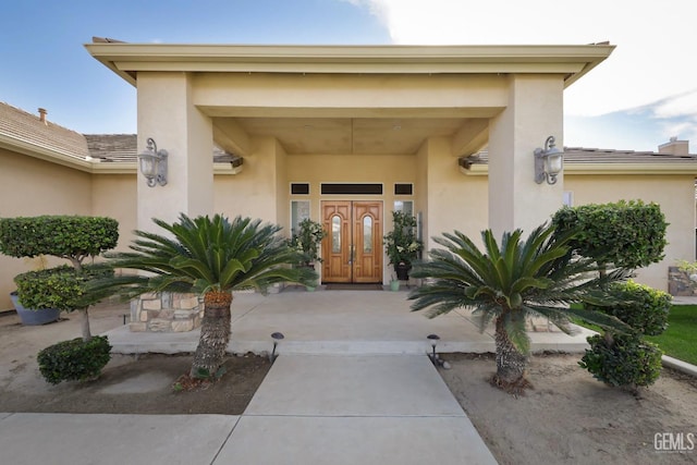 property entrance with covered porch