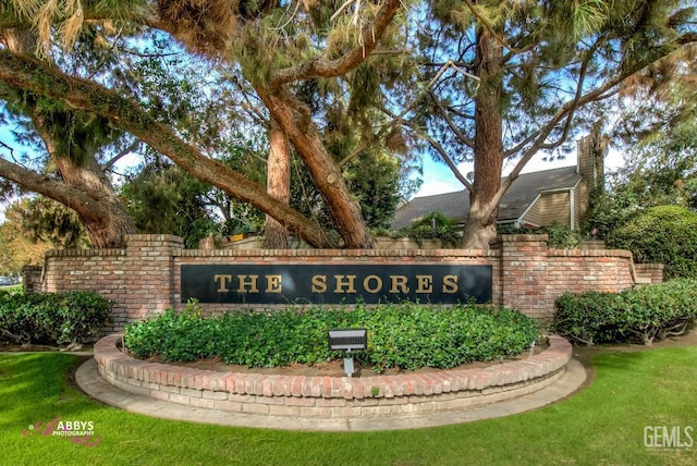 view of community / neighborhood sign