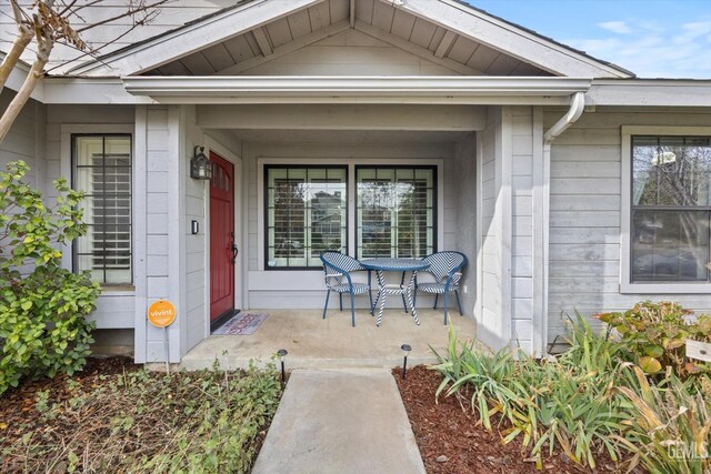 501 Reed St, Bakersfield, CA 93314 - property entrance with covered porch
