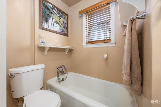 902 El Tejon Ave, Bakersfield, CA 93308 - bathroom featuring toilet and a tub