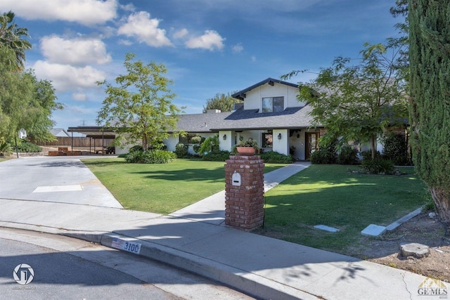 view of front of house featuring a front yard and a carport