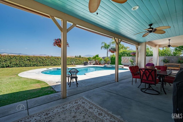 6315 Veronese Ct, Bakersfield, CA 93306 - view of pool with a ceiling fan, a patio, and a pool with connected hot tub