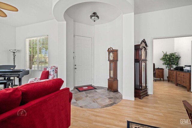 6315 Veronese Ct, Bakersfield, CA 93306 - foyer featuring light wood finished floors and ceiling fan