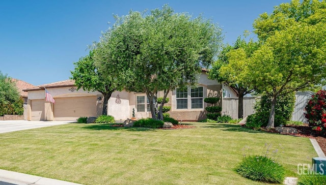 6315 Veronese Ct, Bakersfield, CA 93306 - view of front facade with stucco siding, driveway, and a garage