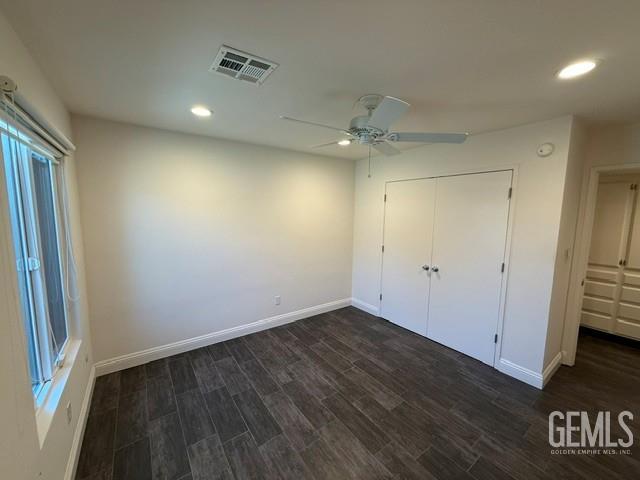 7009 Quailwood Dr, Bakersfield, CA 93309 - unfurnished bedroom featuring recessed lighting, dark wood-style floors, a ceiling fan, and a closet