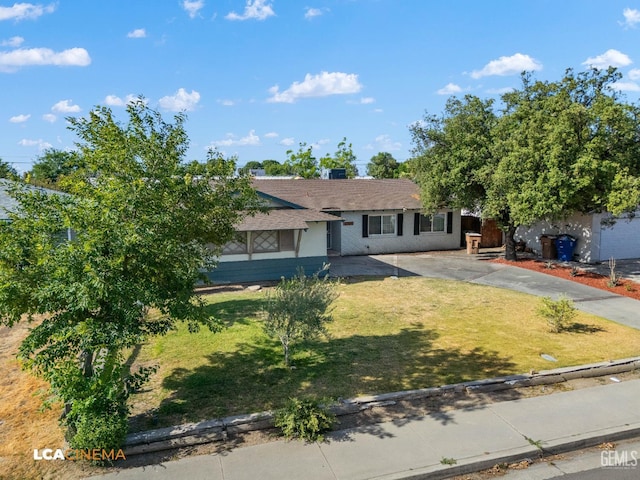2109 Custer Ave, Bakersfield, CA 93304 - view of front of house with a front yard