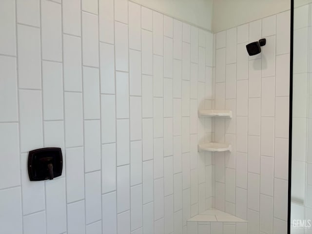 full bath featuring tiled shower