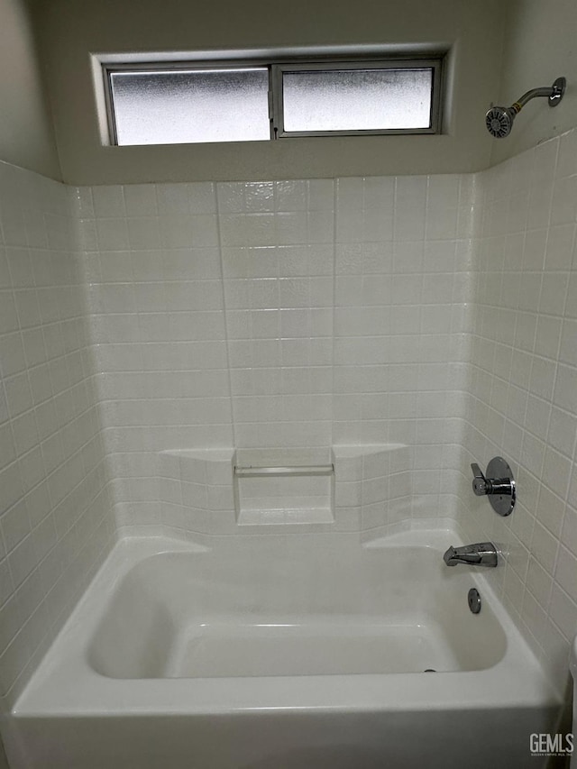 320 10th St, Mc Farland, CA 93250 - full bath with bathtub / shower combination