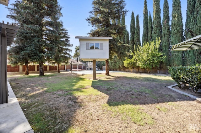 6707 Park W Cir, Bakersfield, CA 93308 - view of yard