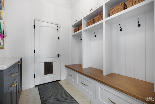 6707 Park W Cir, Bakersfield, CA 93308 - view of mudroom
