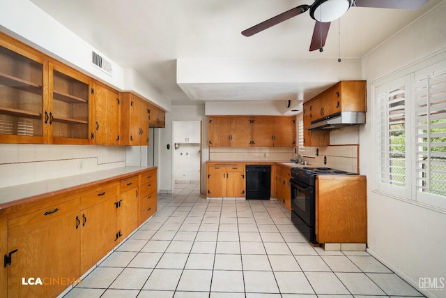 kitchen featuring decorative backsplash, visible vents, ceiling fan, under cabinet range hood, and black appliances
