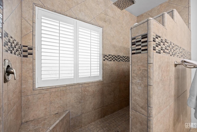 full bathroom featuring a tile shower