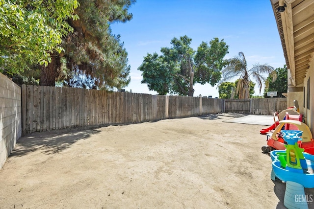 4715 Peacock Ct, Bakersfield, CA 93313 - fenced backyard featuring a patio