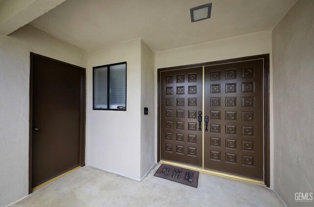 109 Bermuda St, Bakersfield, CA 93309 - view of exterior entry featuring stucco siding