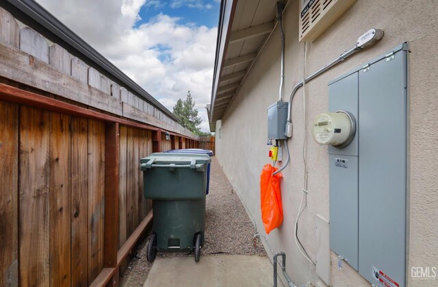 109 Bermuda St, Bakersfield, CA 93309 - view of side of property