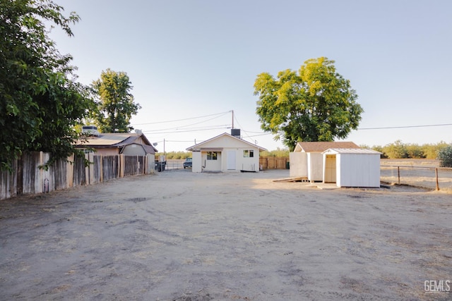 401 Klassen Dr, Shafter, CA 93263 - photo 13