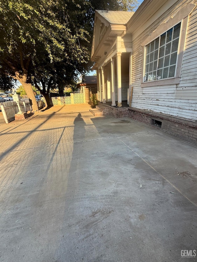 1107 Monterey St, Bakersfield, CA 93305 - view of property exterior