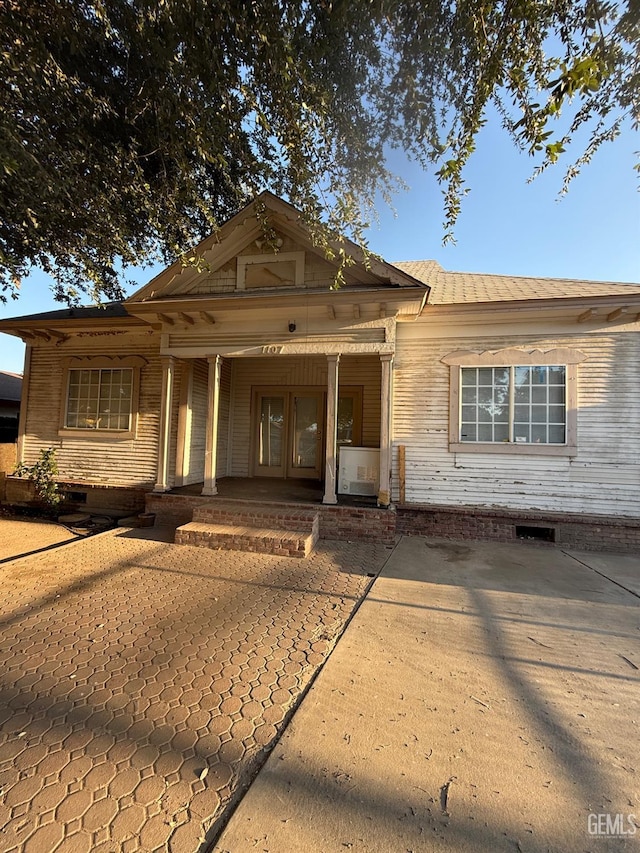 1107 Monterey St, Bakersfield, CA 93305 - view of front of property with a porch