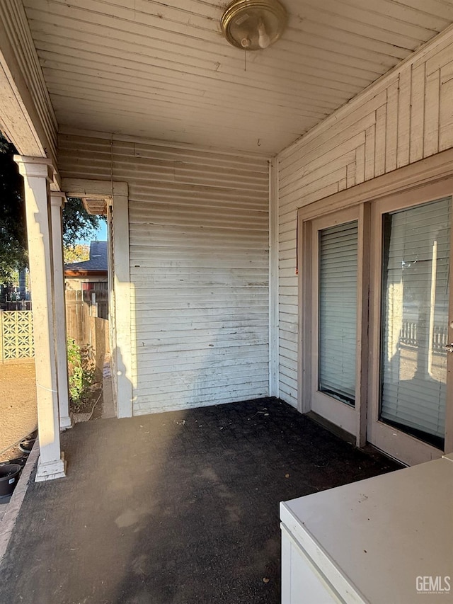 1107 Monterey St, Bakersfield, CA 93305 - view of patio / terrace
