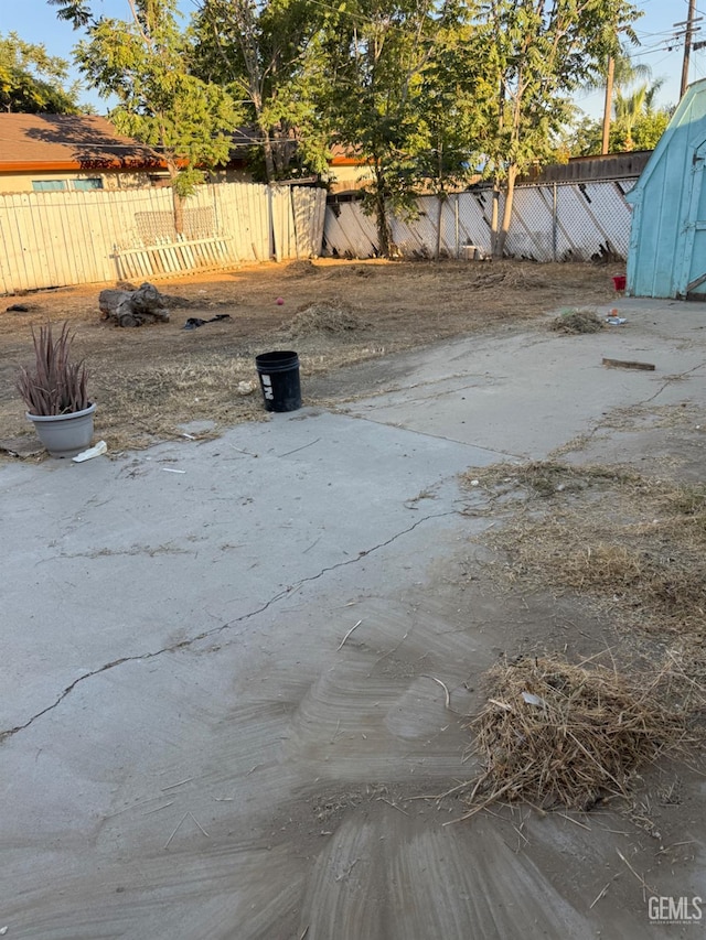 1107 Monterey St, Bakersfield, CA 93305 - view of yard