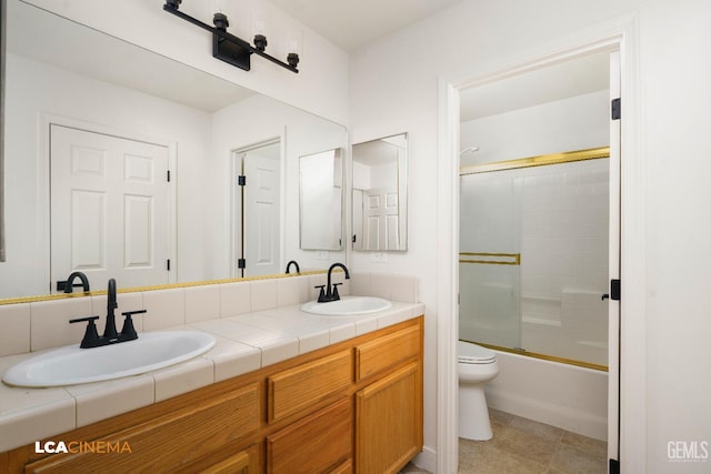 6905 Gwenivere Ct, Bakersfield, CA 93313 - full bath with double vanity and shower / bath combination with glass door
