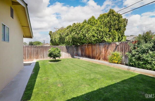408 Pebble Beach Dr, Bakersfield, CA 93309 - view of yard featuring a fenced backyard