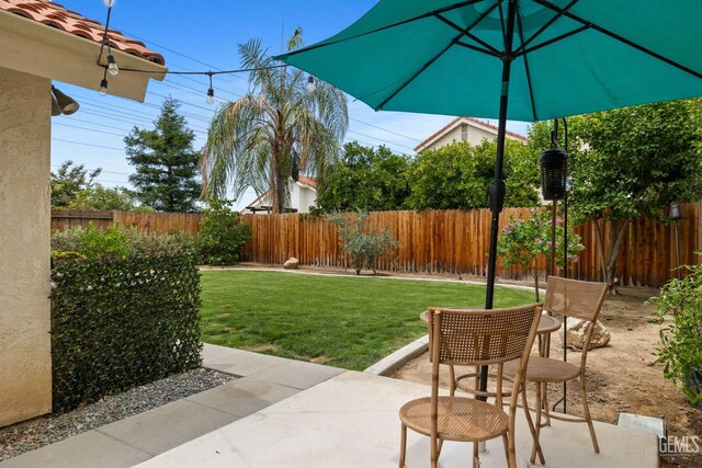 8220 Birmingham St, Bakersfield, CA 93311 - view of patio / terrace