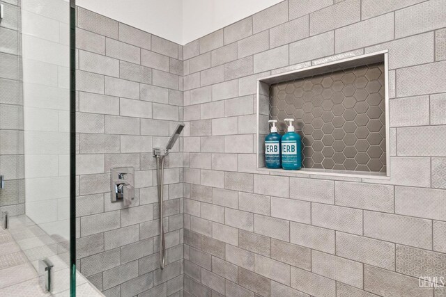 8220 Birmingham St, Bakersfield, CA 93311 - bathroom featuring a tile shower