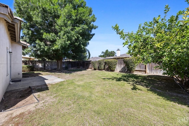 10200 Cheyenne Dr, Bakersfield, CA 93312 - fenced backyard with a patio