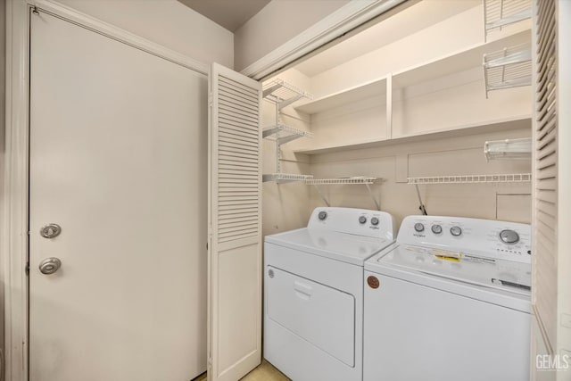 10200 Cheyenne Dr, Bakersfield, CA 93312 - washroom with washing machine and dryer