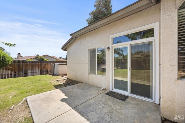 10200 Cheyenne Dr, Bakersfield, CA 93312 - entrance to property with a patio area and stucco siding