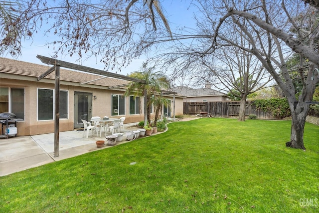 view of yard featuring a patio