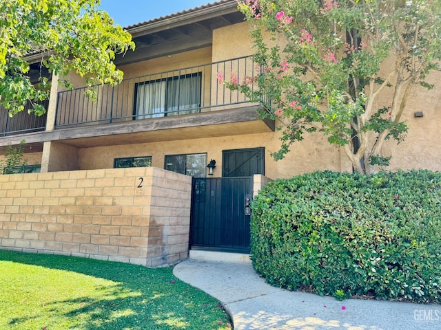 4208 Tierra Verde St Unit 2, Bakersfield, CA 93301 - doorway to property with a balcony, stucco siding, and a gate
