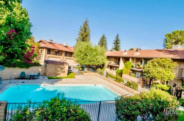 4208 Tierra Verde St Unit 2, Bakersfield, CA 93301 - view of community pool