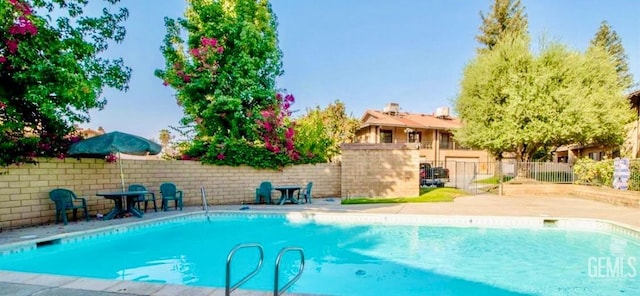 4208 Tierra Verde St Unit 2, Bakersfield, CA 93301 - view of pool