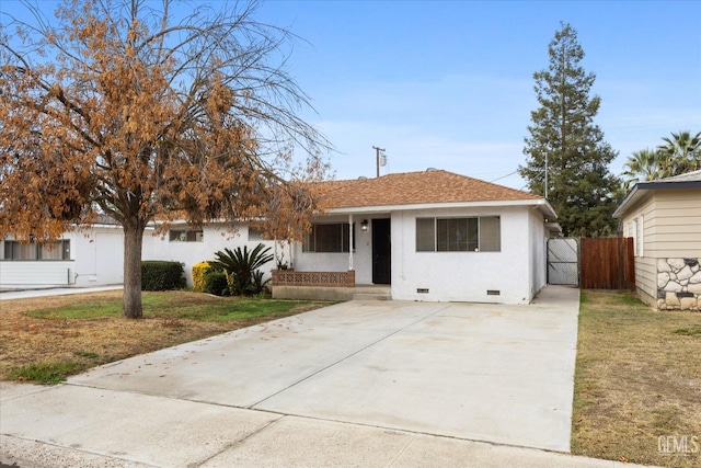 single story home with a front yard