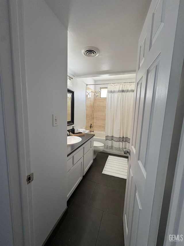 5308 Eastridge Ct, Bakersfield, CA 93306 - bathroom featuring toilet, vanity, shower / bath combo, and tile patterned flooring