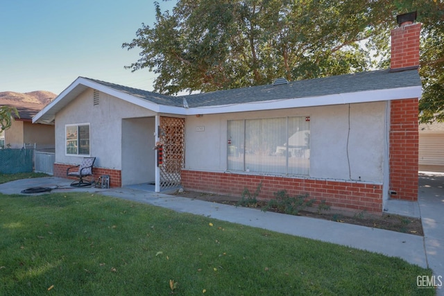 view of front of home with a front yard