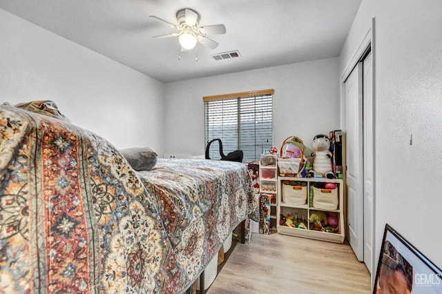 bedroom with light hardwood / wood-style flooring, a closet, and ceiling fan