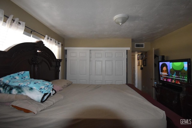 bedroom featuring a closet