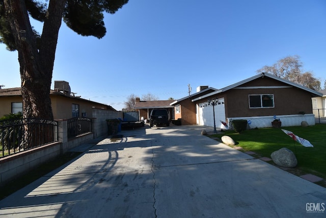 view of front facade featuring a front yard and a garage