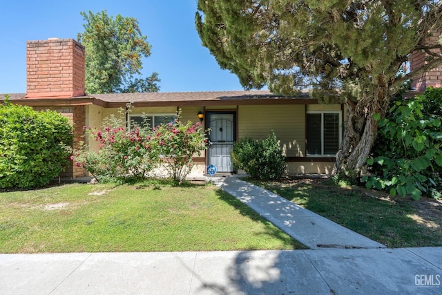 914 4th St, Taft, CA 93268 - single story home featuring a front lawn and a chimney