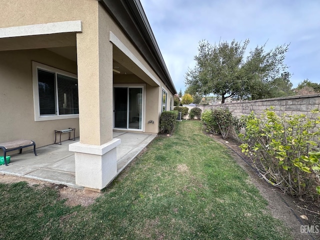 view of yard with a patio area