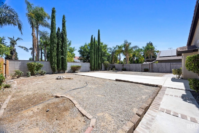 11808 Wethersfield St, Bakersfield, CA 93312 - fenced backyard with a patio area