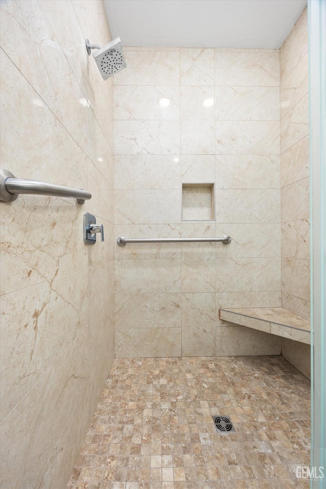 bathroom featuring a tile shower