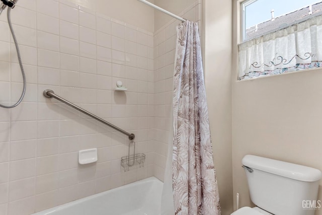 full bath with shower / tub combo with curtain and toilet
