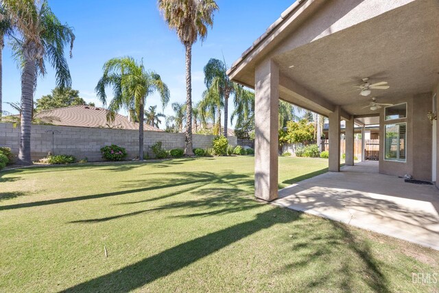 10611 Fishers Peak Dr, Bakersfield, CA 93312 - fenced backyard featuring ceiling fan and a patio